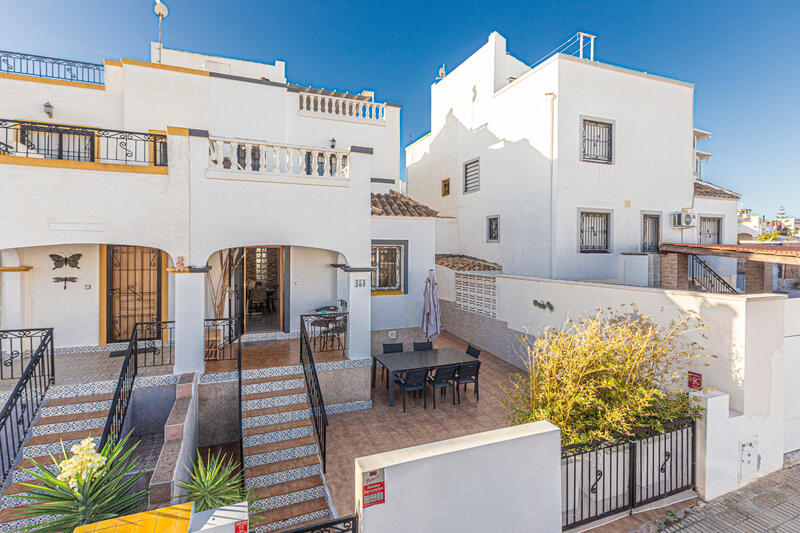 Gezinswoning voor lange termijn huur in Los Balcones, Alicante