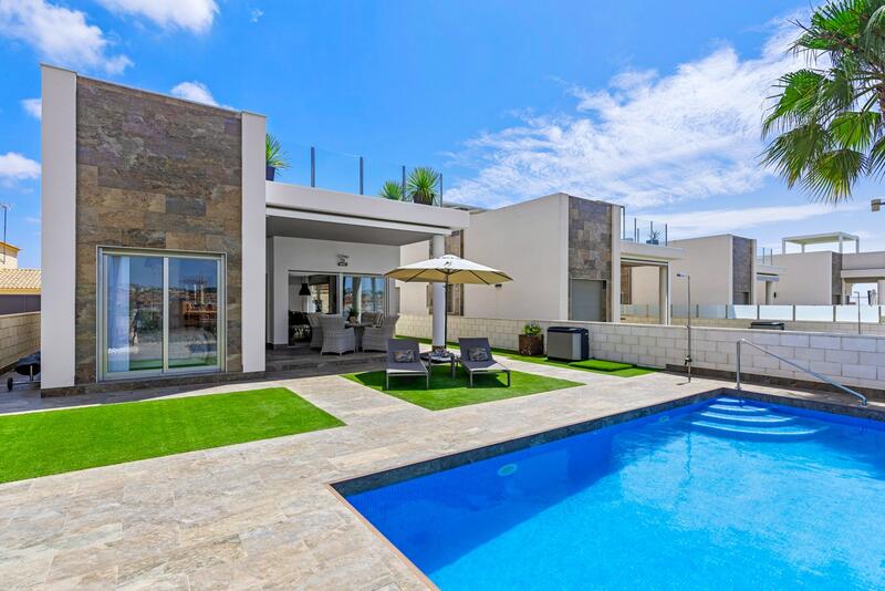 Villa for sale in Villamartin, Alicante