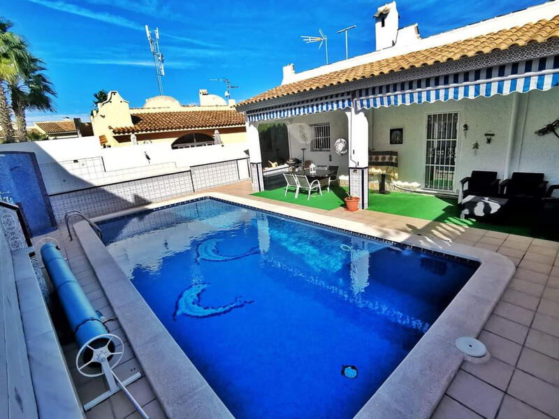 Villa Te koop in Villamartin, Alicante