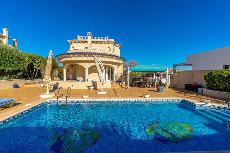 Villa à vendre dans Villamartin, Alicante