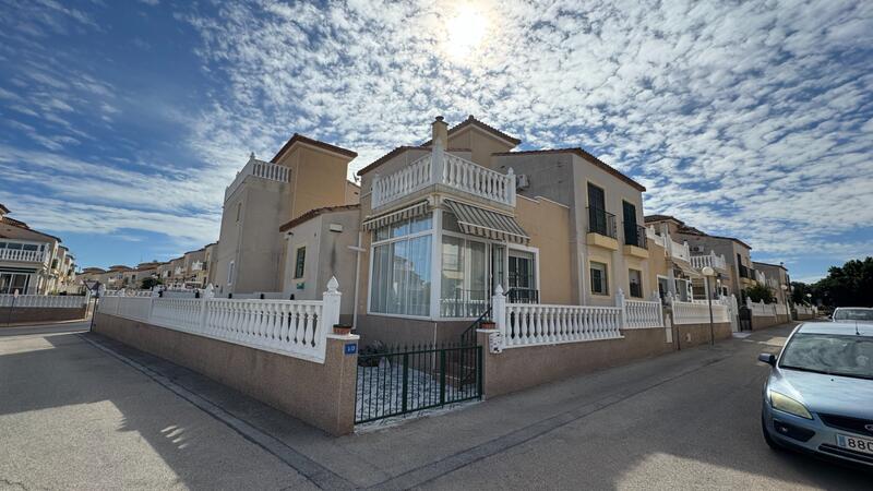 3 Cuarto Villa en venta