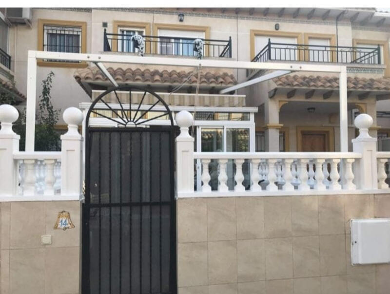 Townhouse for sale in Punta Prima, Alicante