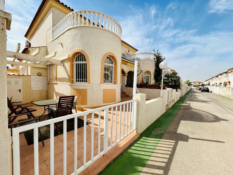 Villa à vendre dans Torrevieja, Alicante