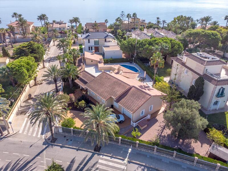 Villa en venta en Cabo Roig, Alicante