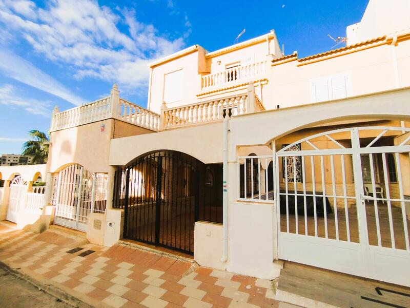 Villa en venta en Mil Palmeras, Alicante