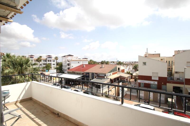 Apartamento en venta en Villamartin, Alicante