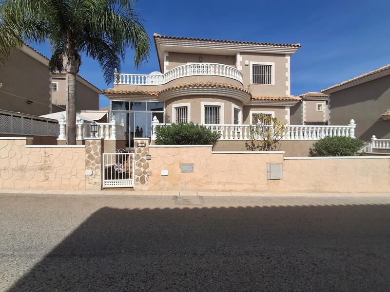 Villa till salu i Los Balcones, Alicante