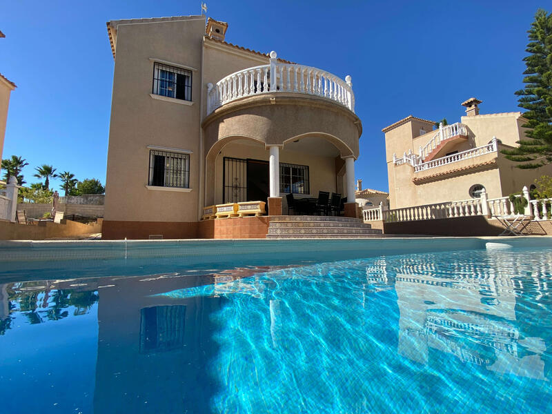 Villa til salgs i Villamartin, Alicante