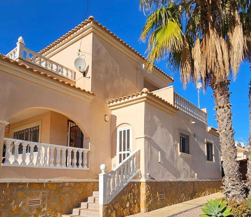 Villa en venta en Villamartin, Alicante