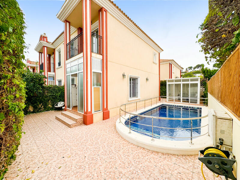 Villa til salgs i Campoamor, Alicante