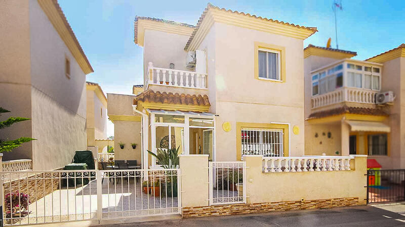 Villa til salg i Playa Flamenca, Alicante