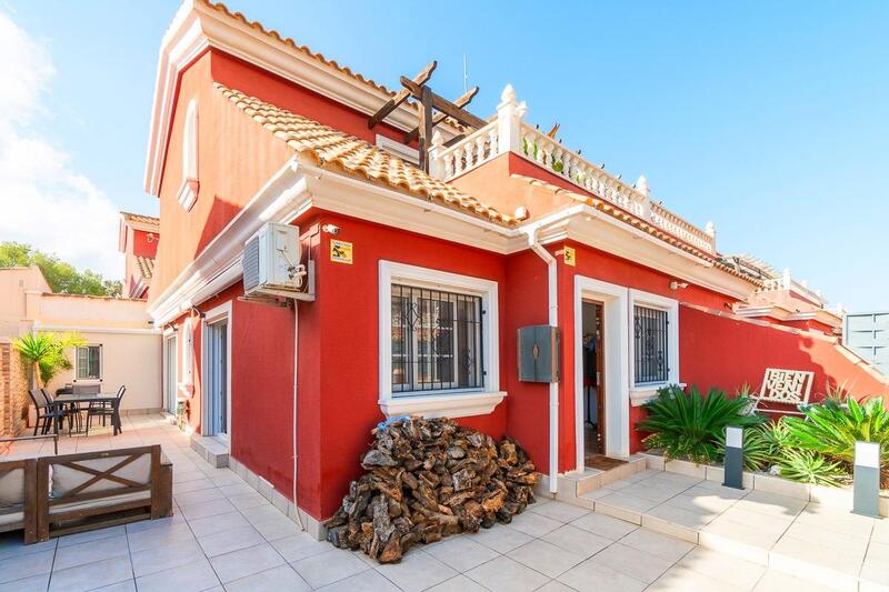 Villa en venta en Villamartin, Alicante