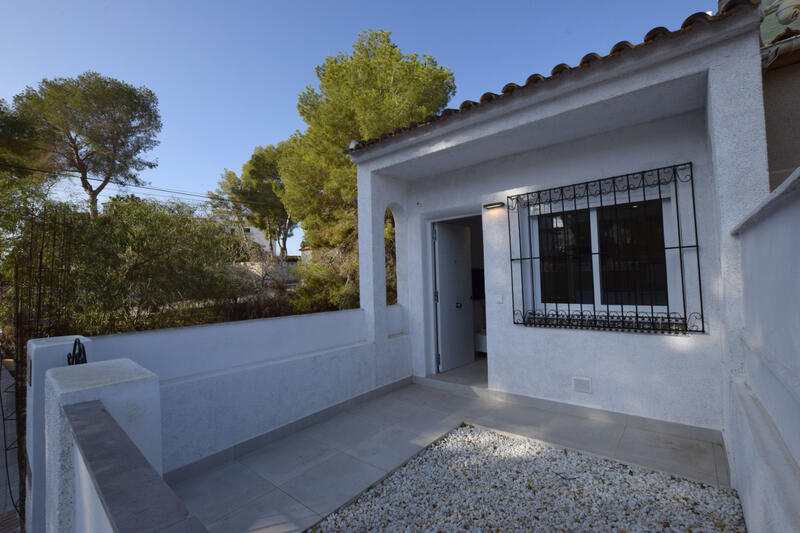 Villa till salu i Villamartin, Alicante