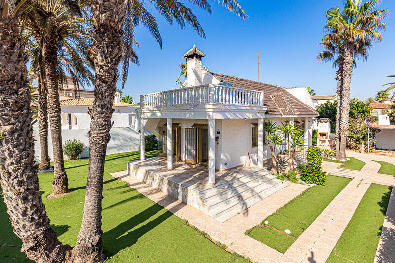 Villa zu verkaufen in La Zenia, Alicante