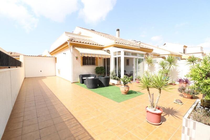 Villa for sale in Pilar de la Horadada, Alicante