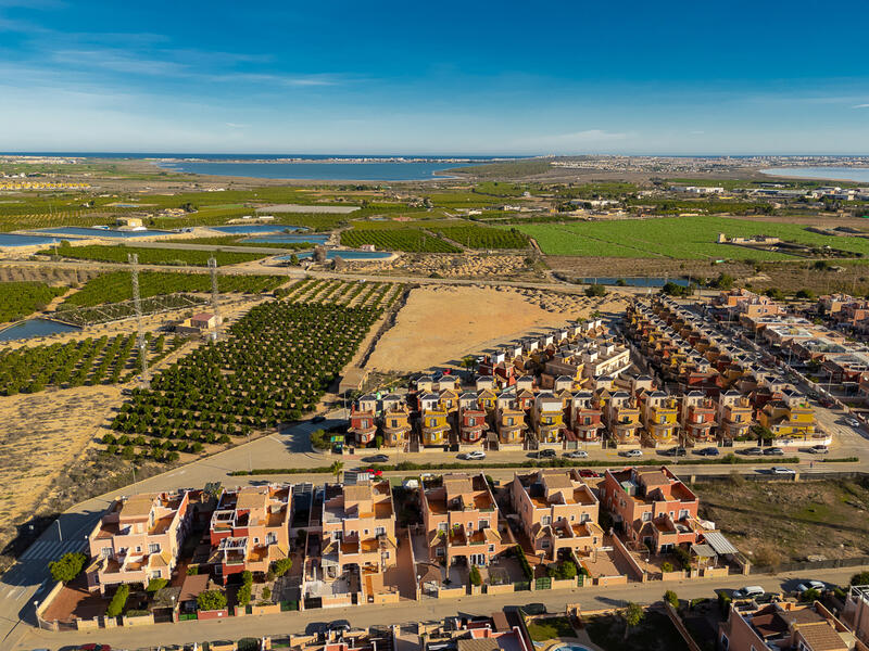 вилла продается в Los Montesinos, Alicante