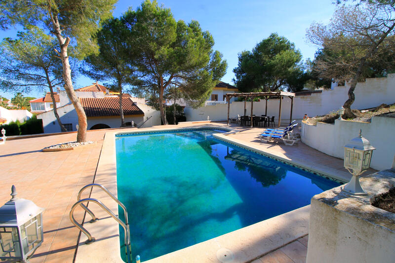 Villa for sale in Mil Palmeras, Alicante