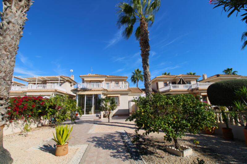 Villa for sale in Los Dolses, Alicante