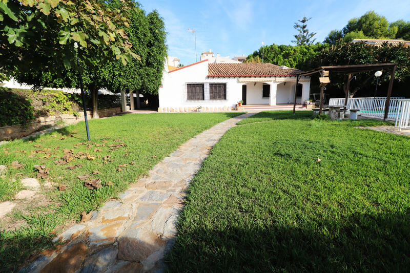 Villa en venta en Punta Prima, Alicante