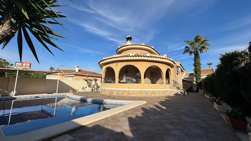 Villa en venta en Benijófar, Alicante