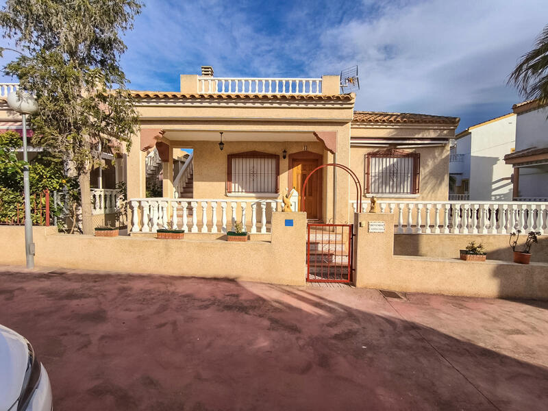 Villa en venta en Algorfa, Alicante