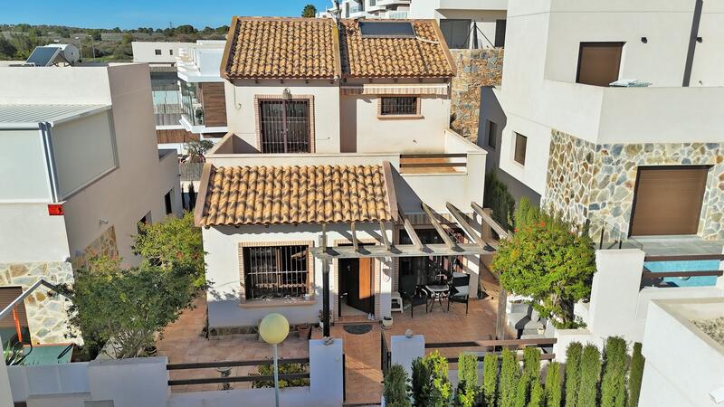 Villa til salgs i Villamartin, Alicante