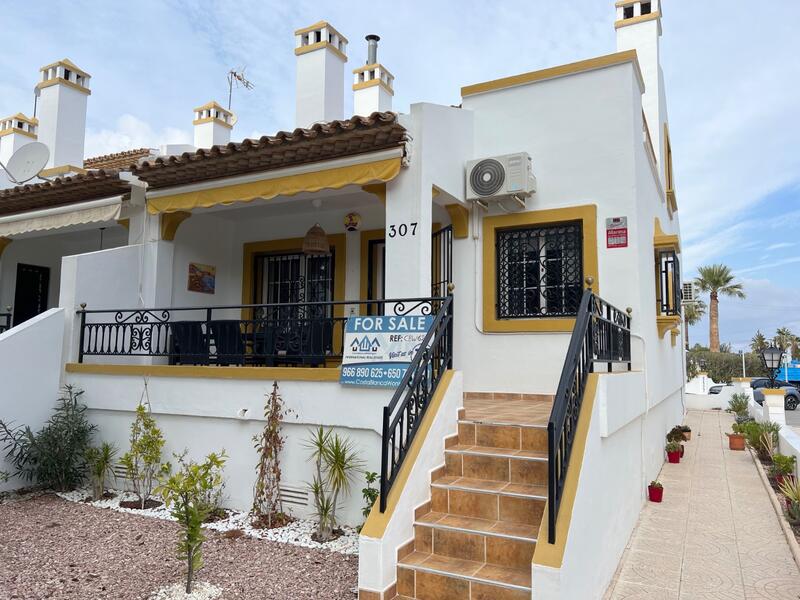 Villa til salgs i Orihuela Costa, Alicante