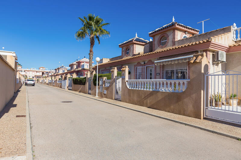 Villa till salu i Playa Flamenca, Alicante