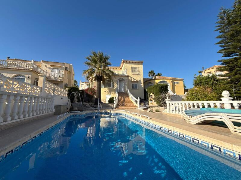 Villa à vendre dans Villamartin, Alicante