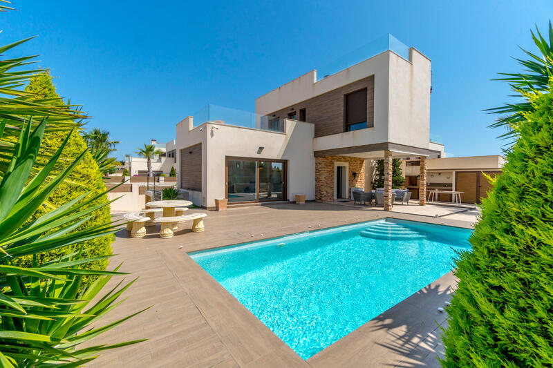 Villa til salg i Torrevieja, Alicante