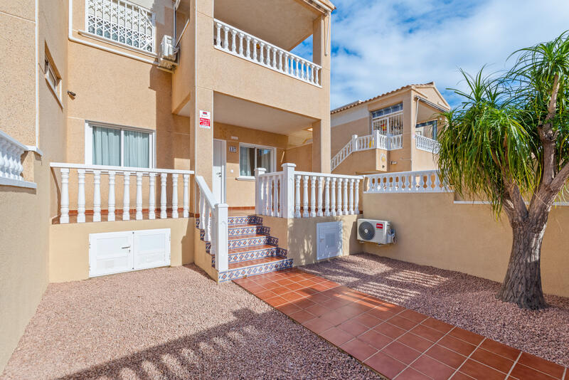 Villa en venta en Punta Prima, Alicante