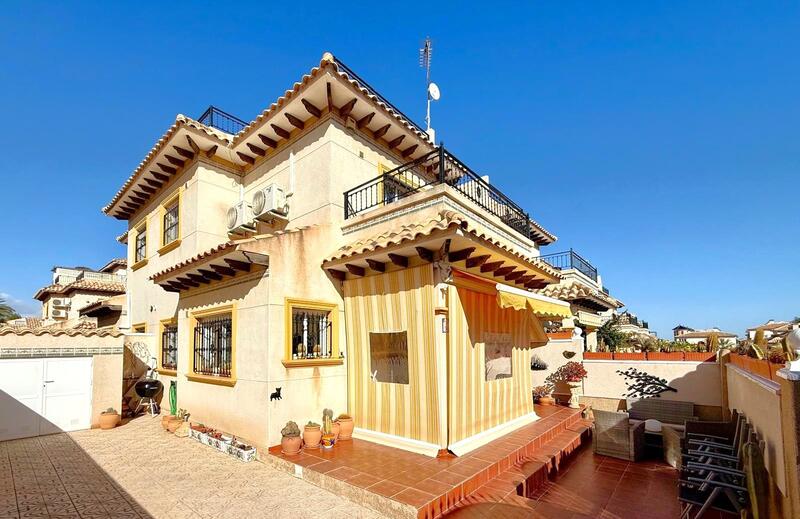 Duplex for sale in Villamartin, Alicante