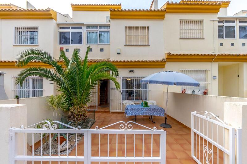 Adosado en venta en Cabo Roig, Alicante