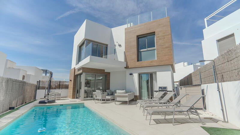 Villa en venta en Villamartin, Alicante