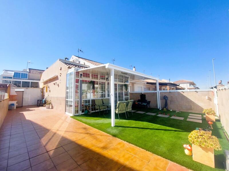 Villa en venta en Pilar de la Horadada, Alicante