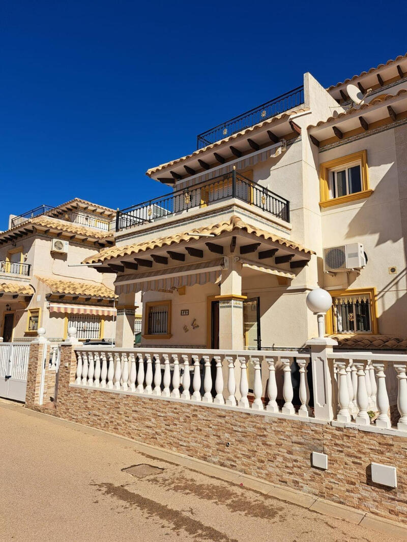 Duplex til salg i Playa Flamenca, Alicante