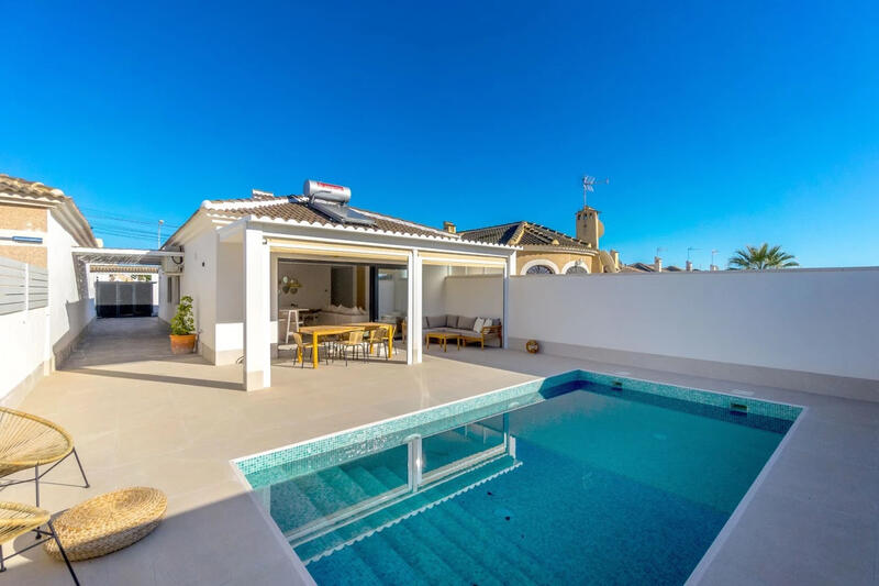 Villa til salgs i Torrevieja, Alicante