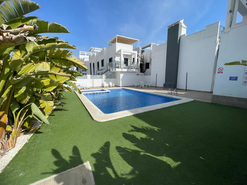 Apartamento en venta en La Zenia, Alicante