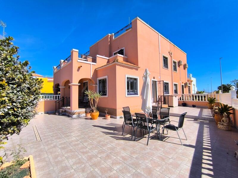 Duplex for sale in Los Montesinos, Alicante