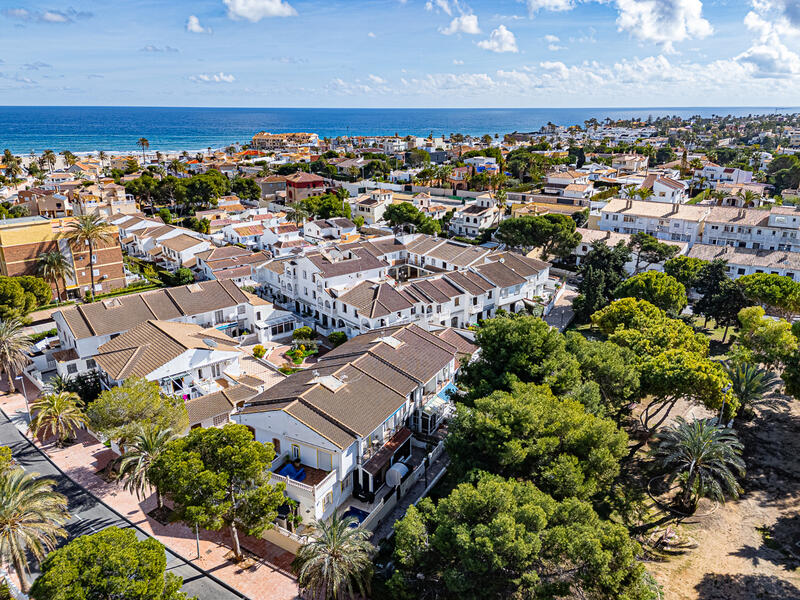 Gezinswoning Te koop in La Zenia, Alicante