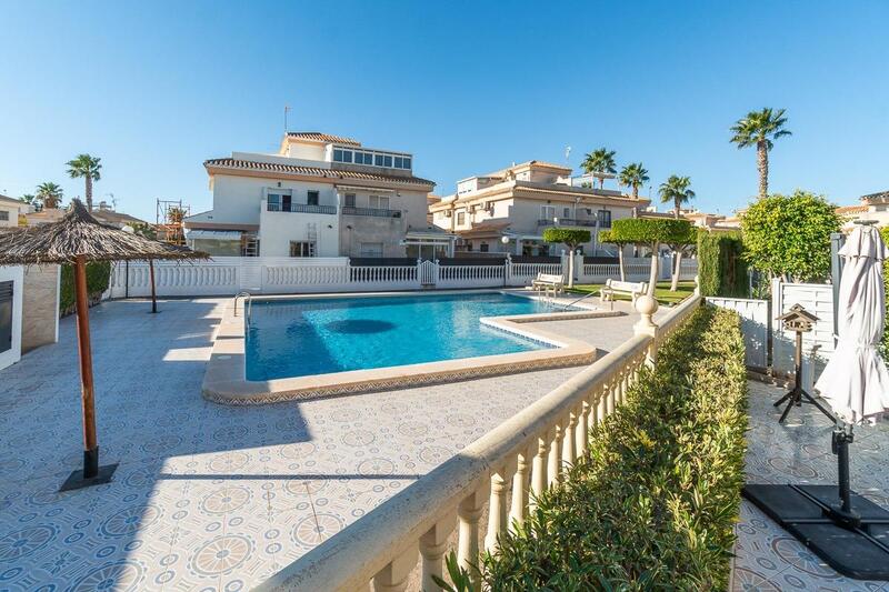 Villa en venta en Playa Flamenca, Alicante