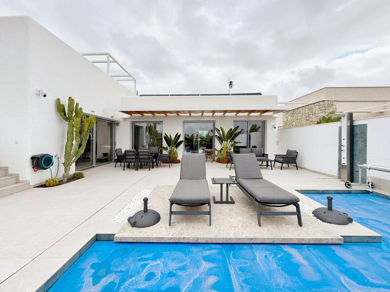 Villa for sale in Los Montesinos, Alicante