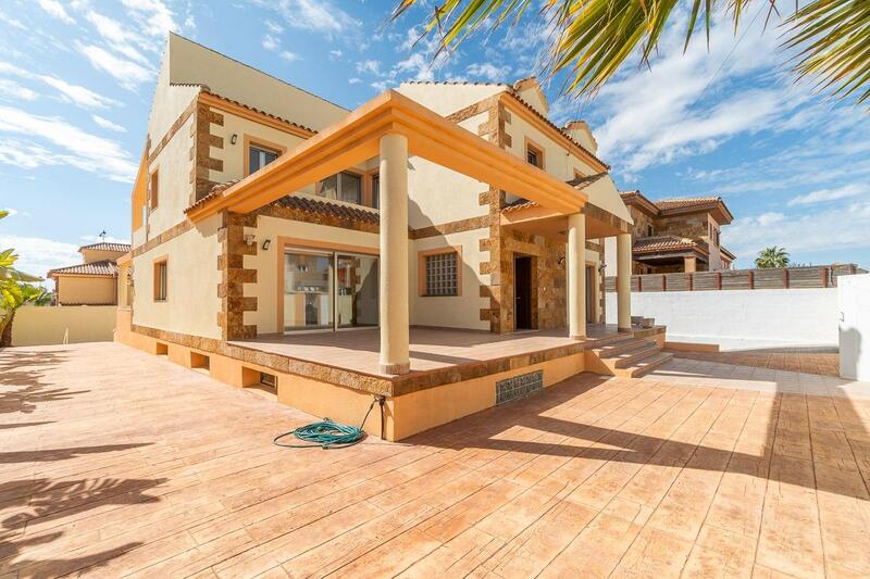 Villa en venta en Torrevieja, Alicante