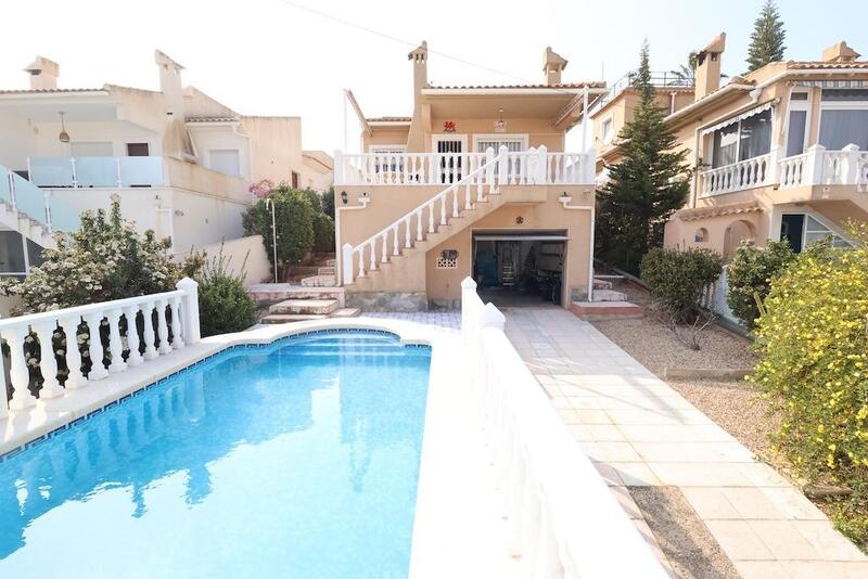 Villa til salgs i Los Balcones, Alicante