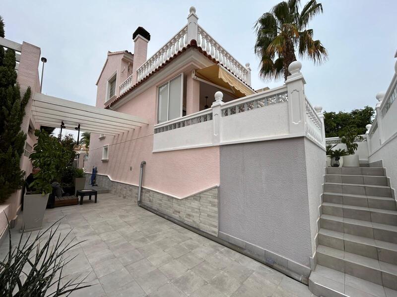 Villa til salg i Torrevieja, Alicante