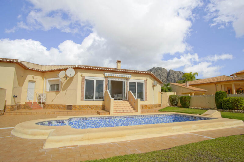 Villa en venta en Beniarbeig, Alicante