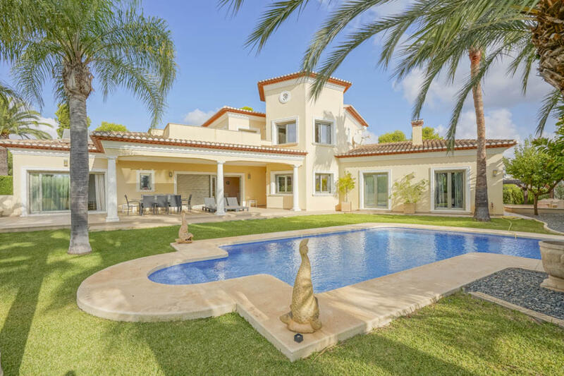 4 Cuarto Villa en venta