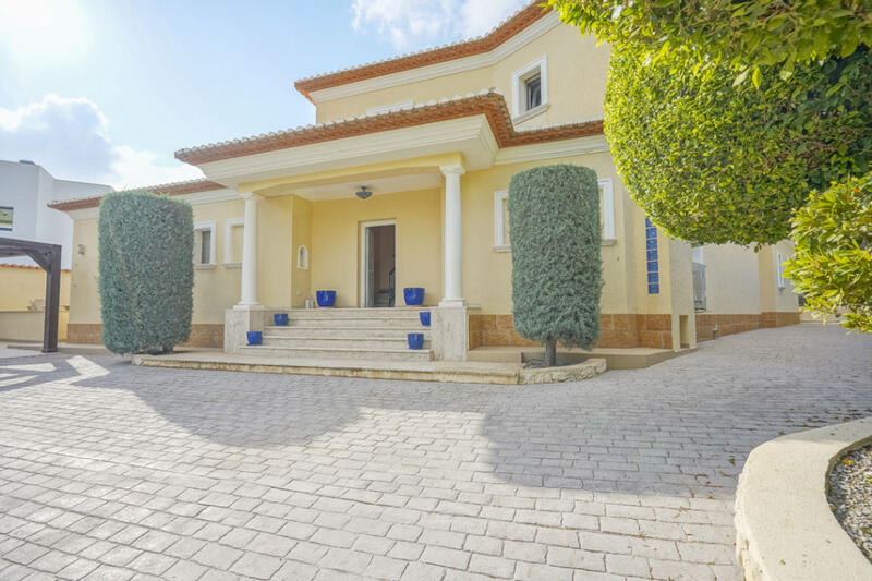 4 bedroom Villa for sale