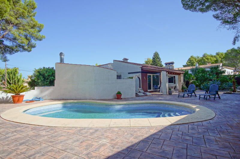 Villa en venta en Denia, Alicante