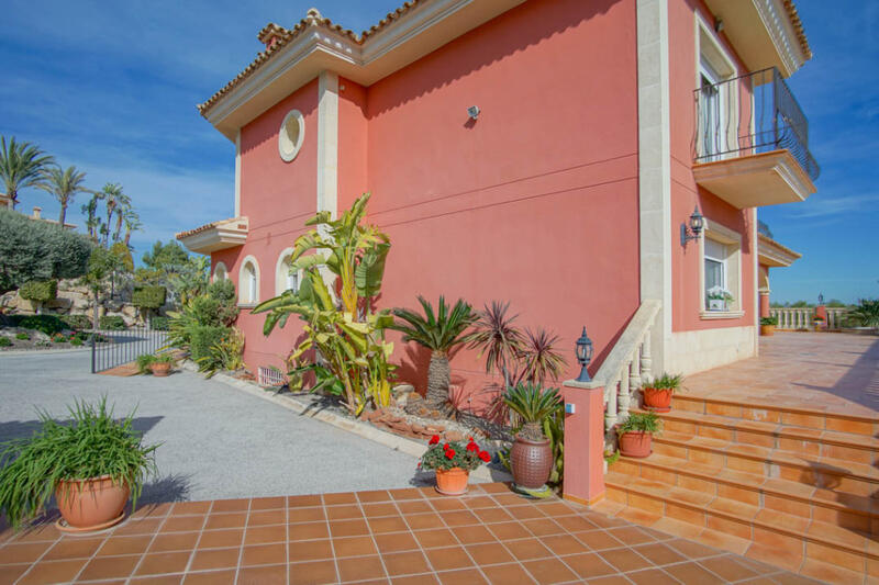 6 Cuarto Villa en venta